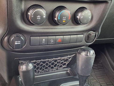 Used 2017 Jeep Wrangler Unlimited Sport image 10