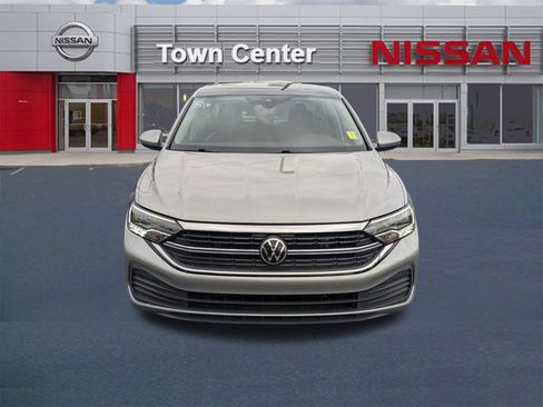 Used 2023 Volkswagen Jetta SE FWD image 2