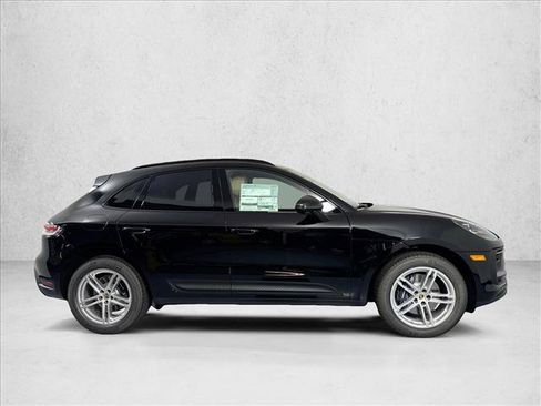 Certified 2025 Porsche Macan AWD/4WD image 29