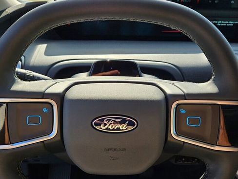 New 2025 Ford Expedition Active image 28