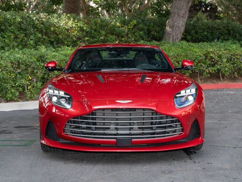 Used 2024 Aston Martin DB12 Coupe image 5