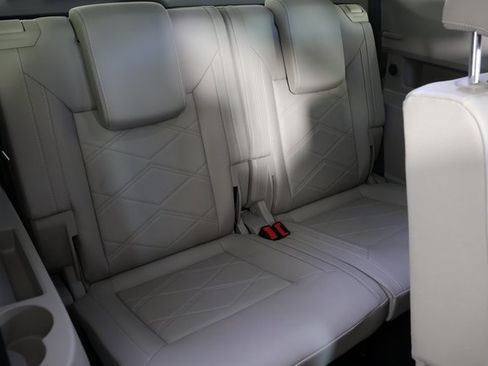 Used 2024 Volkswagen Atlas SE image 23