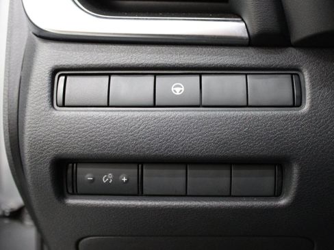 Used 2023 Nissan Rogue SV FWD image 17