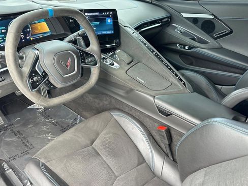 Used 2025 Chevrolet Corvette Stingray Premium Conv w/ Z51 Performance Package RWD image 4
