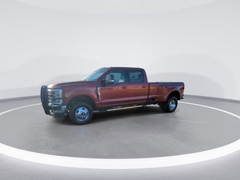 Used 2026 Ford F350 XLT w/ XLT Premium Package image 4