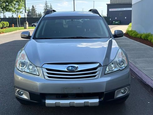 Used 2011 Subaru Outback 2.5i Limited w/ PWR Moonroof Pkg AWD/4WD image 9