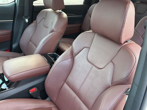 Used 2024 Kia Telluride SX w/ Towing Package FWD image 31