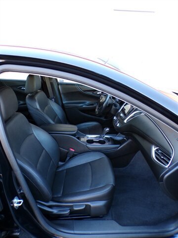 Used 2019 Chevrolet Malibu LT w/ Leather Package FWD image 28