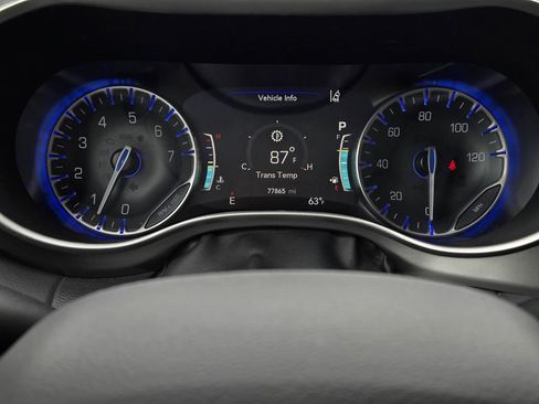 Used 2023 Chrysler Pacifica Touring-L FWD image 6
