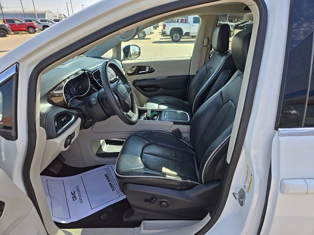 Used 2023 Chrysler Pacifica Limited FWD image 18