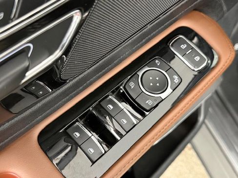 Used 2023 Lincoln Aviator Reserve w/ Equipment Group 201A image 9