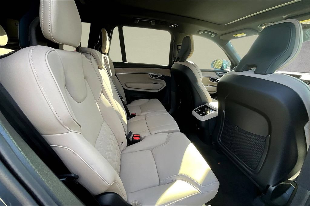 New 2026 Volvo XC90 B6 Plus w/ Protection Package Premier AWD/4WD image 9