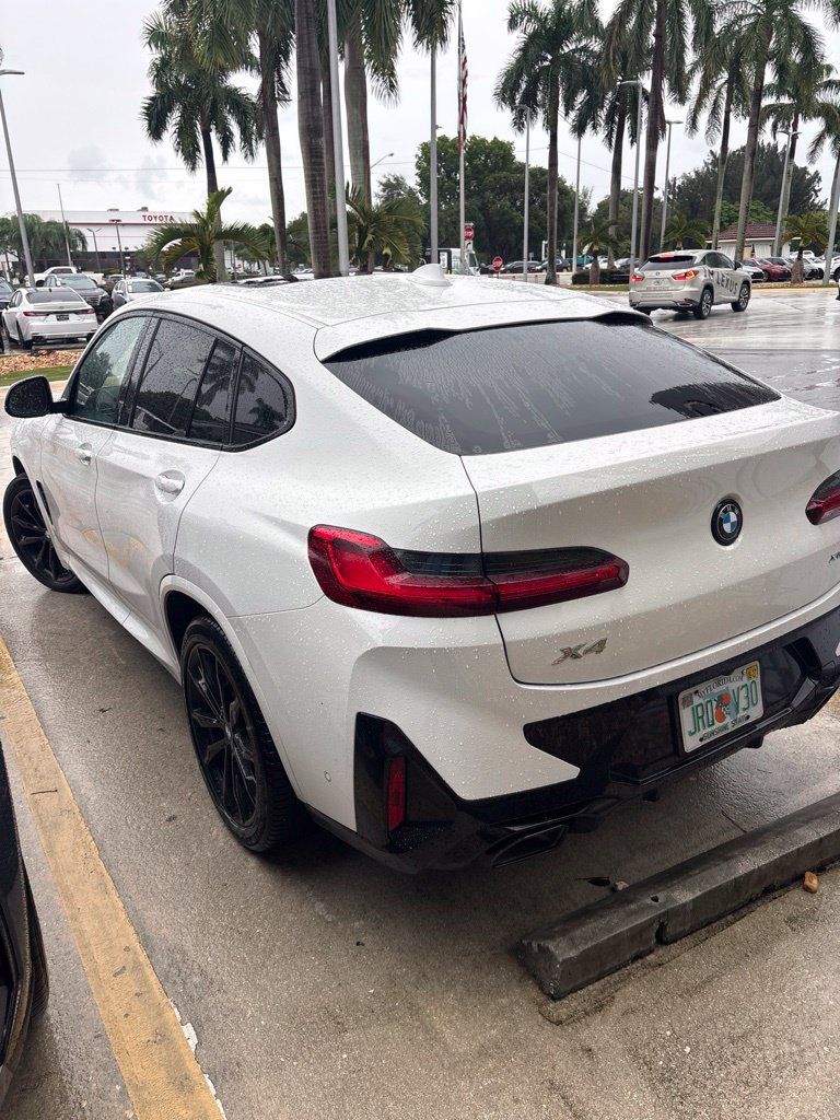 Used 2024 BMW X4 xDrive30i w/ M Sport Package AWD/4WD image 3