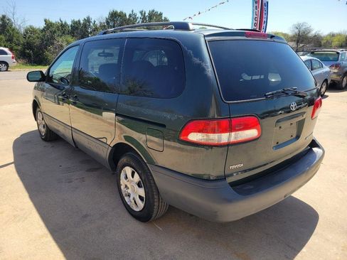 Used 2003 Toyota Sienna CE image 2