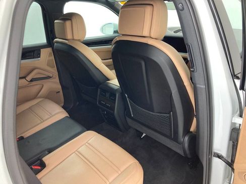 Certified 2024 Porsche Cayenne image 20