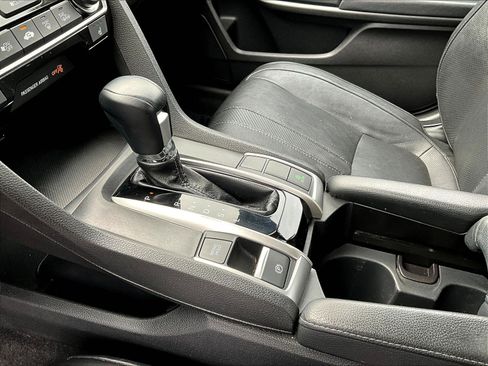 Used 2016 Honda Civic Touring image 18