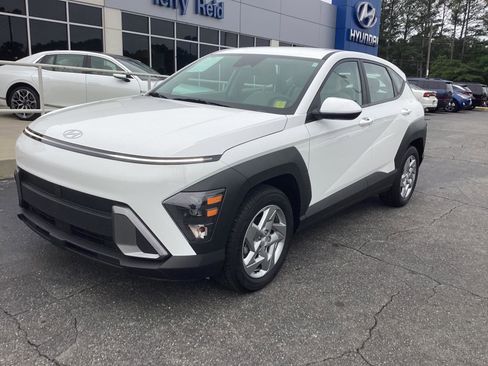 Used 2025 Hyundai Kona SE FWD image 3