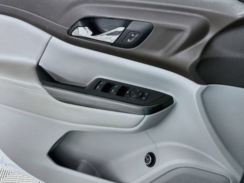 Used 2021 GMC Acadia SLT w/ LPO, Floor Liner Package FWD image 21