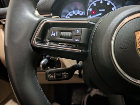 Used 2025 Porsche Macan image 28