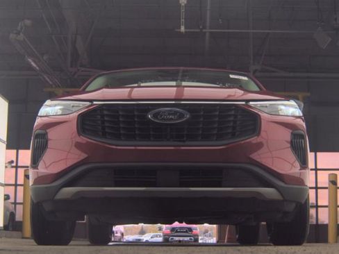Used 2023 Ford Escape Active AWD/4WD image 3