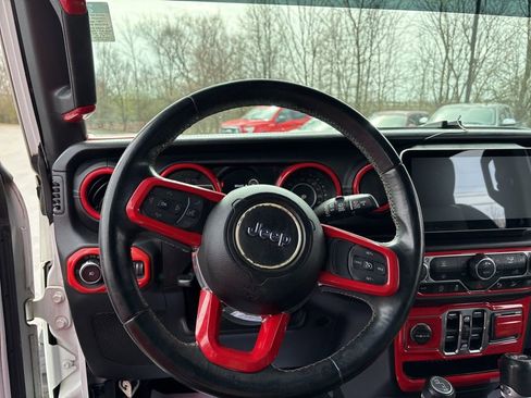 Used 2018 Jeep Wrangler Unlimited Sahara image 22