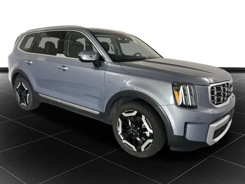 Used 2025 Kia Telluride S FWD image 7