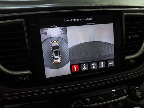 Used 2022 Chrysler Pacifica Touring-L w/ Uconnect Theater Family Group FWD image 11