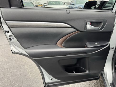 Used 2019 Toyota Highlander Limited image 36