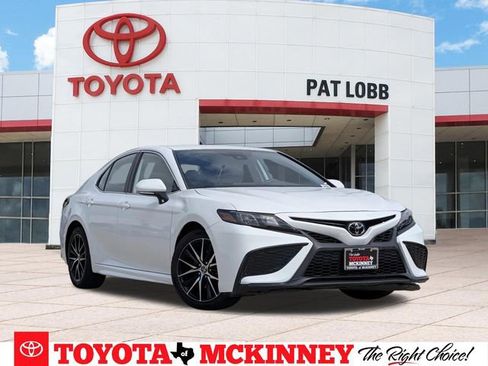 Used 2024 Toyota Camry SE FWD image 1