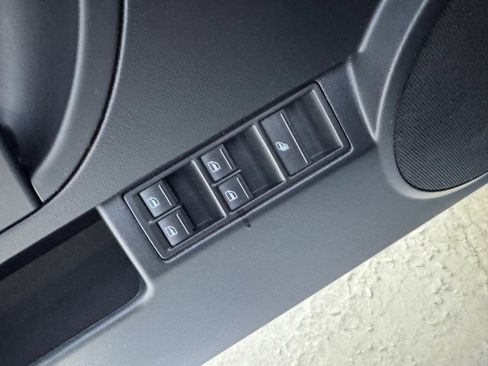 Used 2009 Volkswagen Beetle S image 18