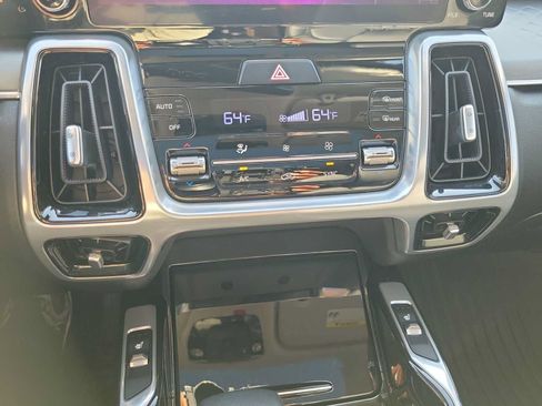 Used 2023 Kia Sorento SX AWD/4WD image 24