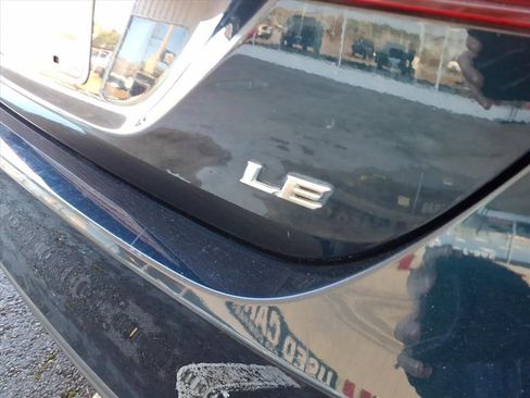 Used 2021 Toyota Camry LE image 14