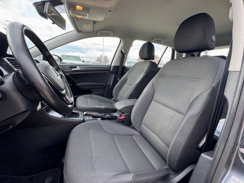 Used 2019 Volkswagen Golf 4-Door image 8