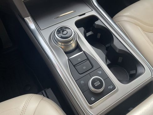 Used 2020 Ford Explorer Platinum w/ Premium Technology Package image 19