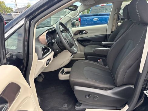 Used 2023 Chrysler Voyager LX FWD image 24
