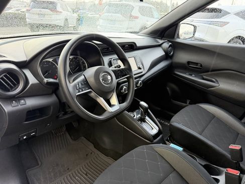 Used 2018 Nissan Kicks S image 16