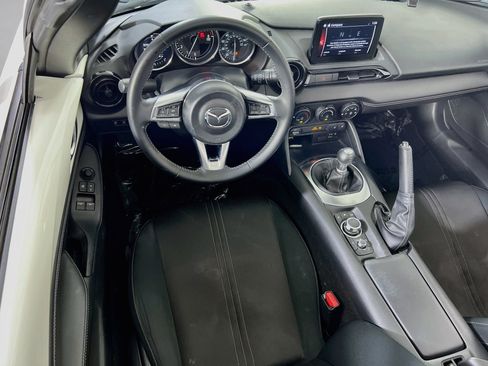 Used 2021 MAZDA MX-5 Miata RF Club RWD image 21