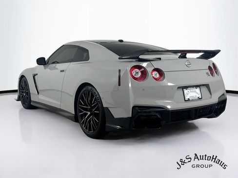 Used 2024 Nissan GT-R Premium w/ Premium Interior Package AWD/4WD image 5