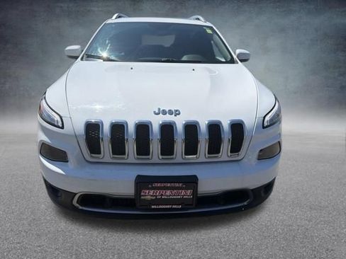 Used 2017 Jeep Cherokee Limited w/ Luxury Group AWD/4WD image 3