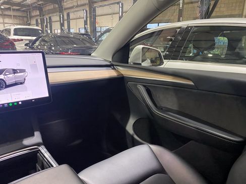 Used 2023 Tesla Model Y Long Range AWD/4WD image 5