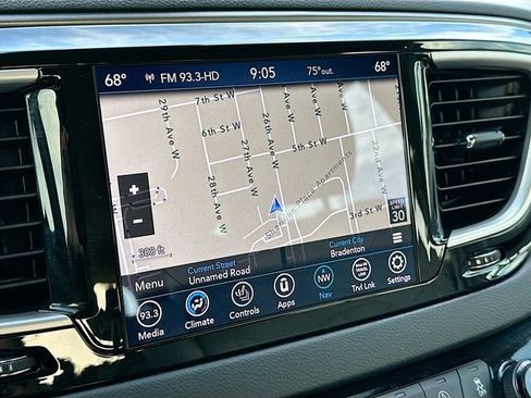 Used 2020 Chrysler Pacifica Touring-L Plus w/ Advanced Safetytec Group image 13