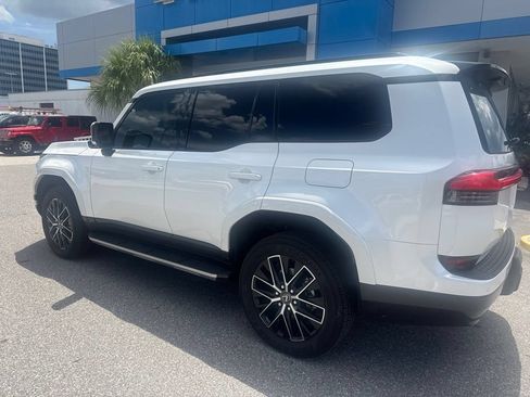 Used 2024 Lexus GX 550 w/ Accessory Package (Z1) AWD/4WD image 7