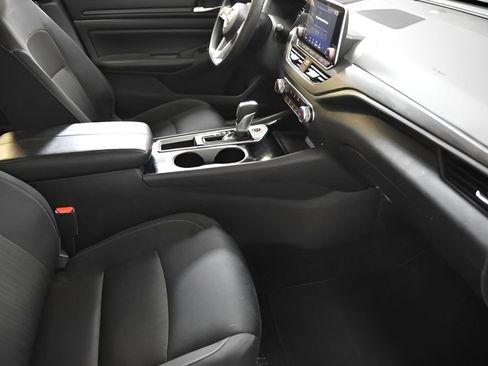 Used 2024 Nissan Altima 2.5 SV FWD image 33