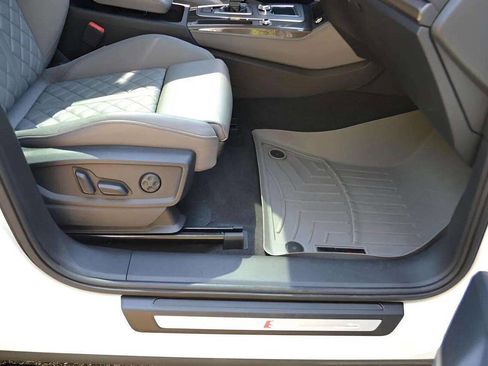 Used 2018 Audi SQ5 Premium Plus w/ Navigation Package image 28