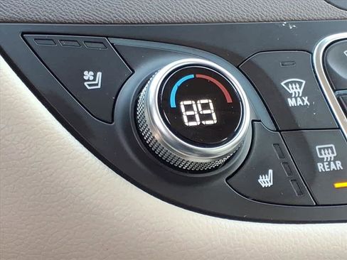 Used 2019 Chevrolet Malibu Premier w/ Sun and Wheel Package image 16