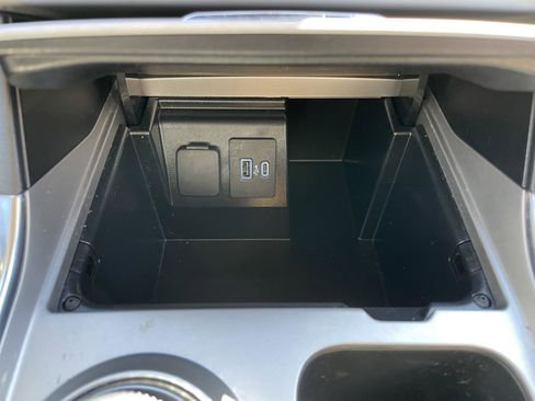 Used 2022 Ford Explorer XLT image 23