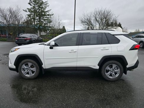 Used 2025 Toyota RAV4 XLE image 4