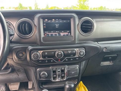 Used 2022 Jeep Gladiator Sport AWD/4WD image 16