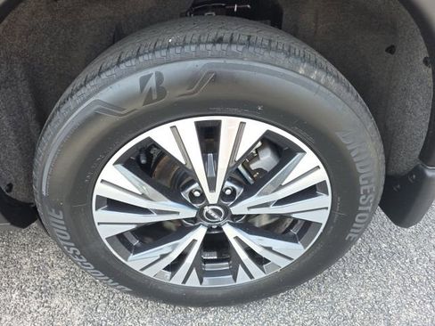 Used 2023 Nissan Rogue SV image 6