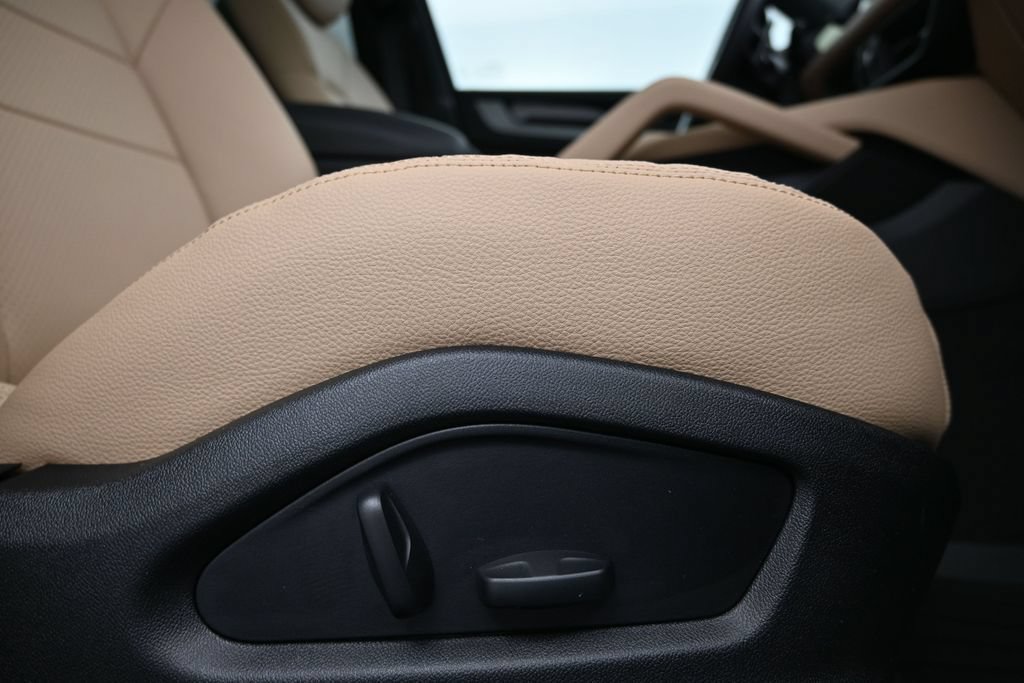 Used 2026 Porsche Cayenne AWD/4WD image 14